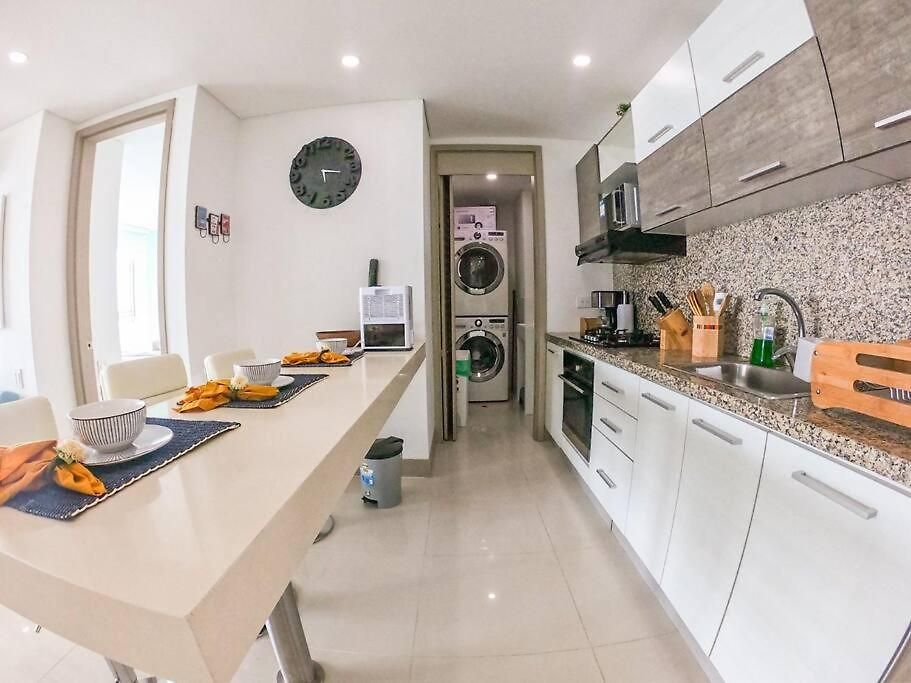 Phenomenal 2 Bedroom With Oceanview Balcony! Apartamento