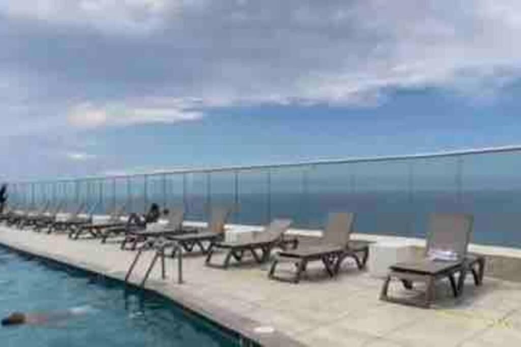 Phenomenal 2 Bedroom With Oceanview Balcony! Apartamento *