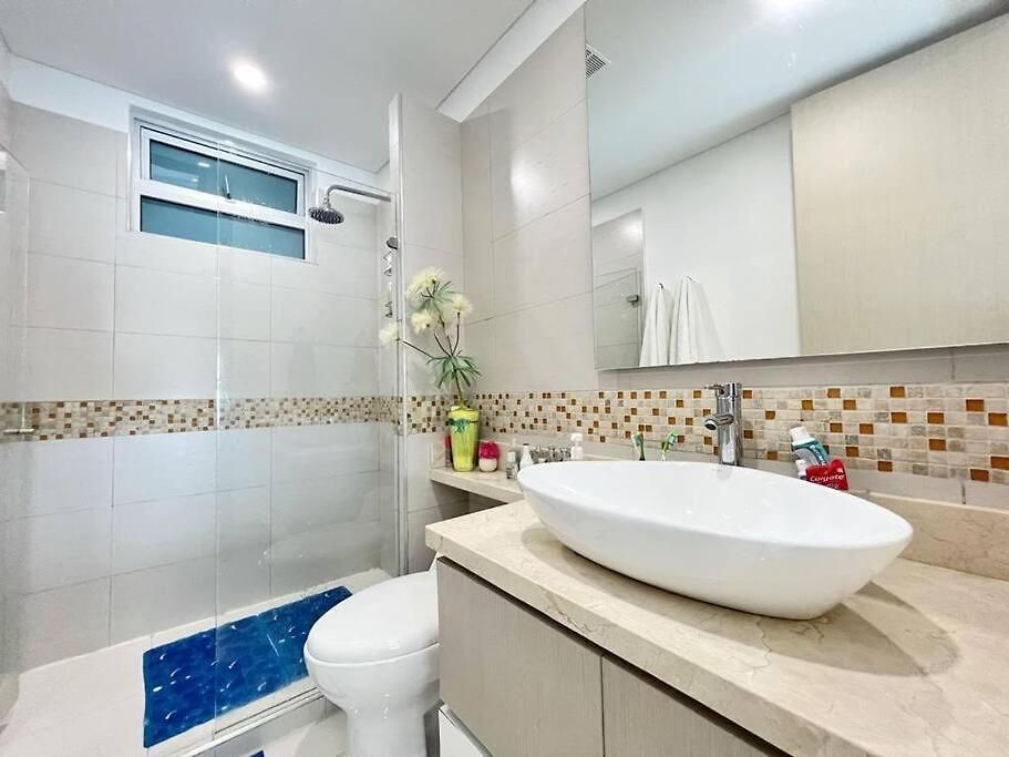 Phenomenal 2 Bedroom With Oceanview Balcony! Apartamento