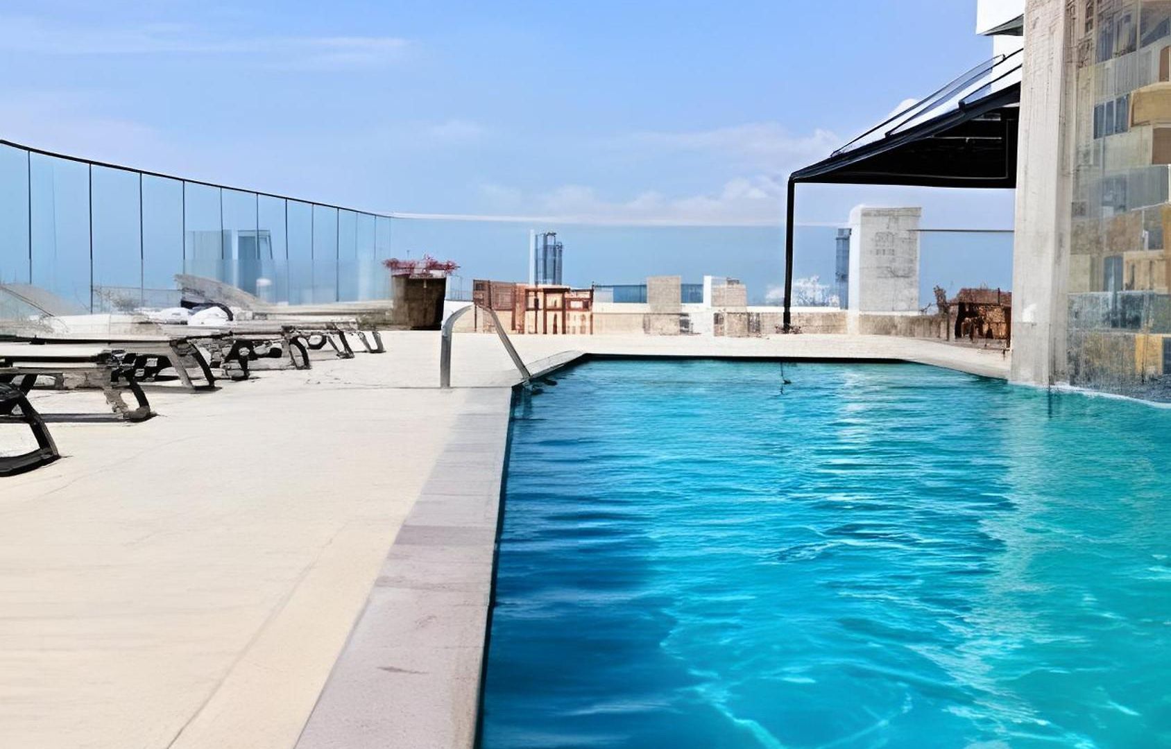 Phenomenal 2 Bedroom With Oceanview Balcony! *