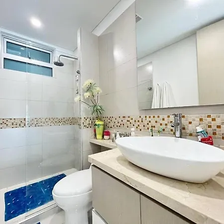 Phenomenal 2 Bedroom With Oceanview Balcony! Apartamento