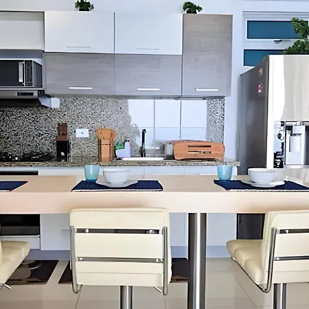 Phenomenal 2 Bedroom With Oceanview Balcony! Apartamento Cartagena